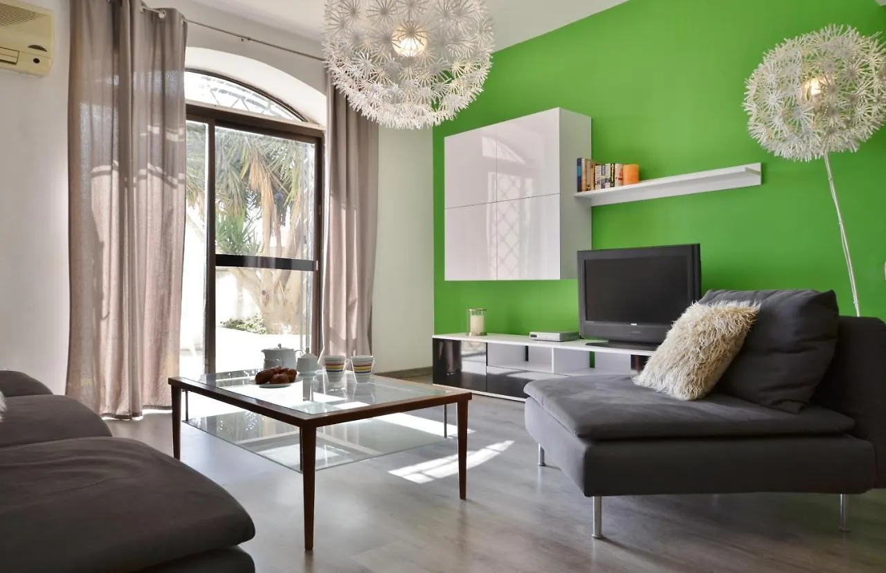 City Living Suites Tk1 Rm 2 contacts